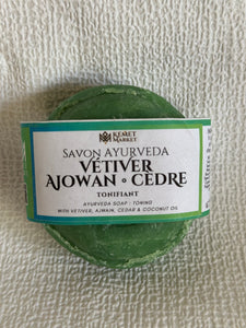 Savon-vetiver-cedre-acne-visage-bienfaits-meilleur-savon-naturel-kemet-market-Ayurveda-fabricant-savon-vert-artisanal-ajowan-poudre-indienne