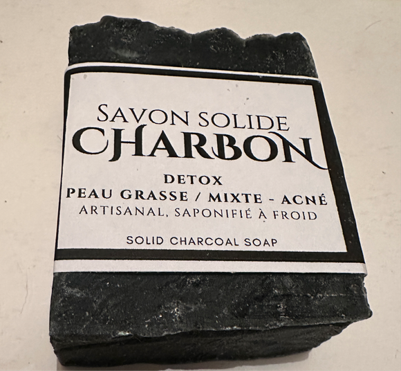 Savon solide charbon savon noir detox peau grasse acné peau mixte saponifié à froid. Savon vegan. Kemet Market produits naturels pas cher 