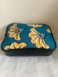 Pochette-wax-mariage-fleurs-africaine-bleu-jaune-bandouliere-sac-à-main-tissu-africain-petit-sac-Kemet-market-pagne-similicuir