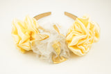 Serre-tête Couronne de fleurs Satin doré jaune Artisanal idée cadeau marque Heiana Kemet Market